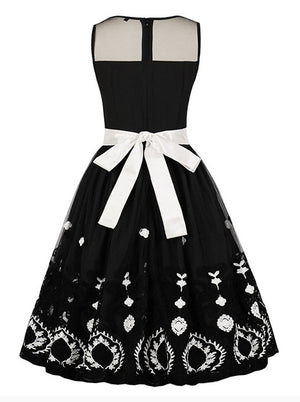 1950's Elegant Vintage Retro Sleeveless Printed Dress with Belt